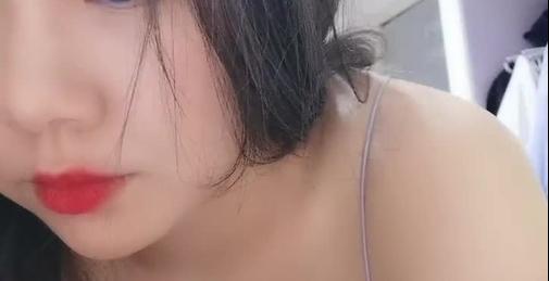 超级巨乳【38H罩杯妹妹】，巡航导弹巨乳来袭，水来啦，厕所尿尿完了扣穴自慰，吃奶奶，真爽啊！